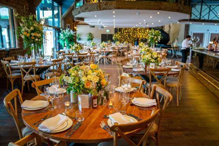 Rustic tables dressed with yellow and white flowers